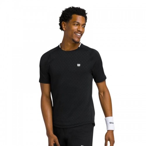 Wilson serve la maglietta nera