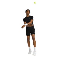 Wilson serve la maglietta nera